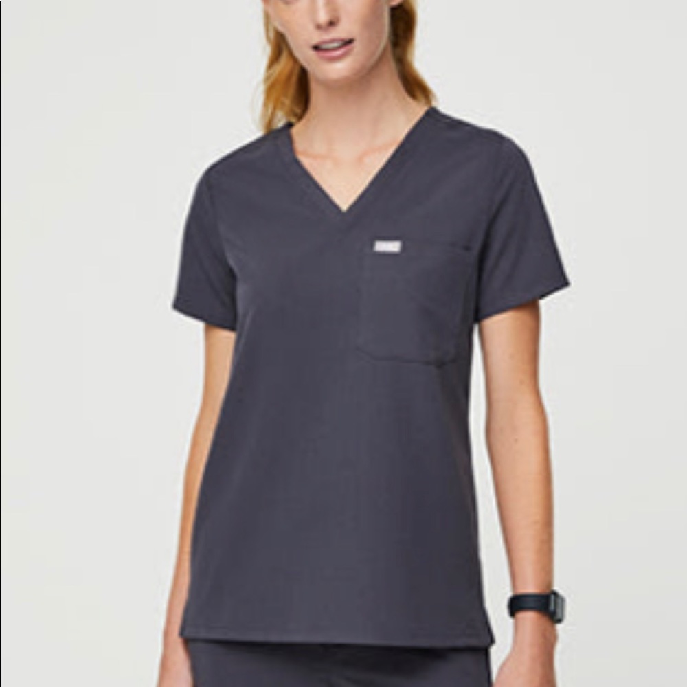 Figs Catarina™ One-Pocket Scrub Top- Charcoal Grey